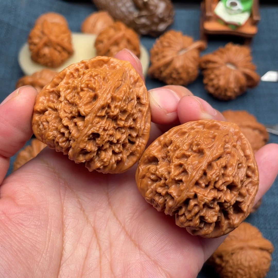 文玩核桃把件43.8精品三角南疆