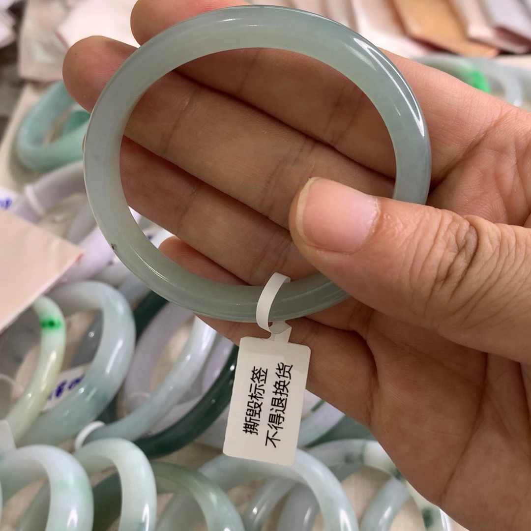 翡翠手镯未镶嵌扭****泰554贵妃