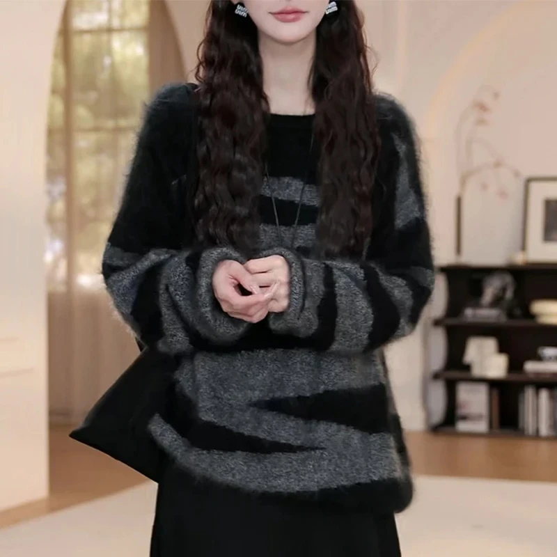 慵懒风时尚休闲宽松毛衣小众女装2025年秋冬圆领套头斑马长袖上衣