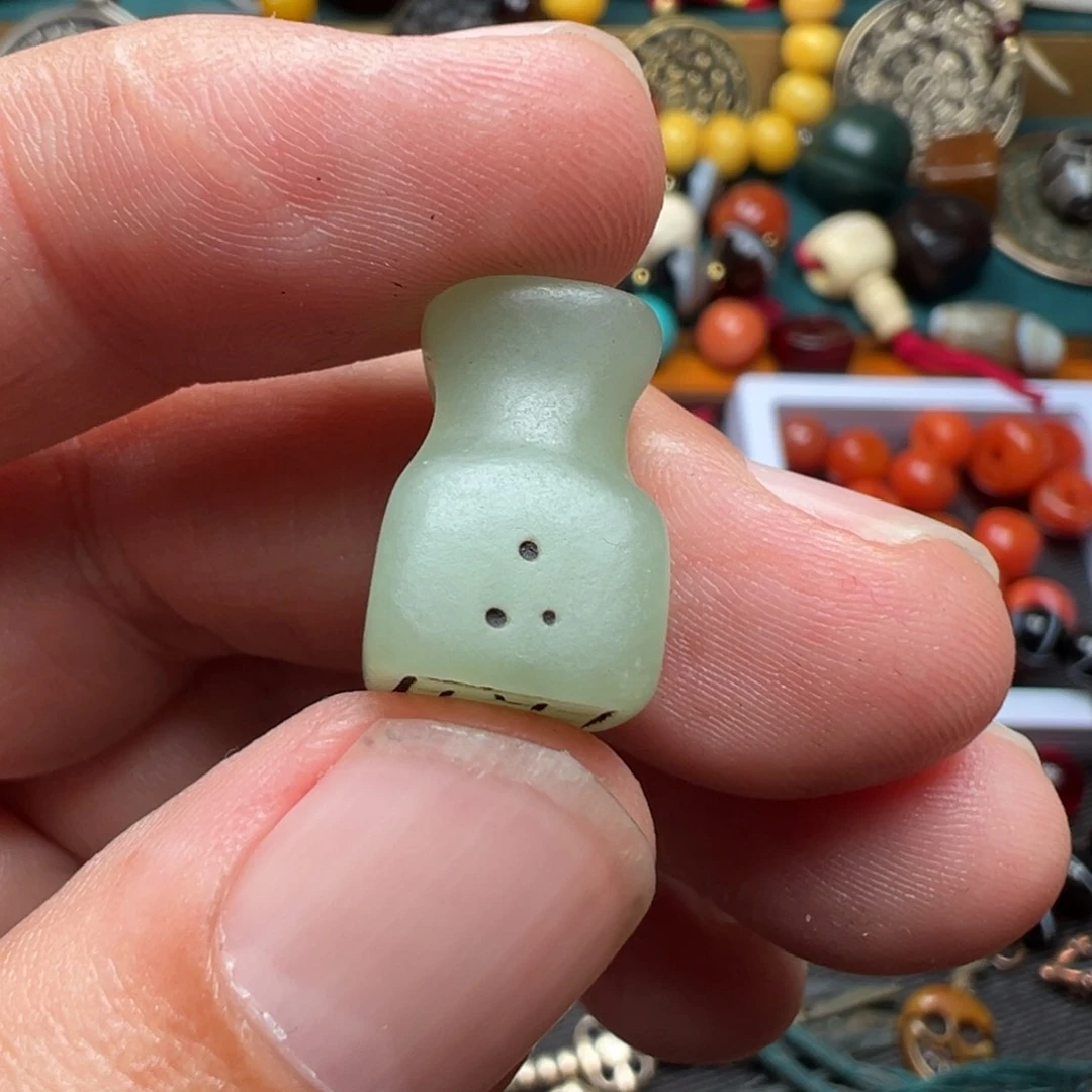 玻璃颈饰手工打造精致