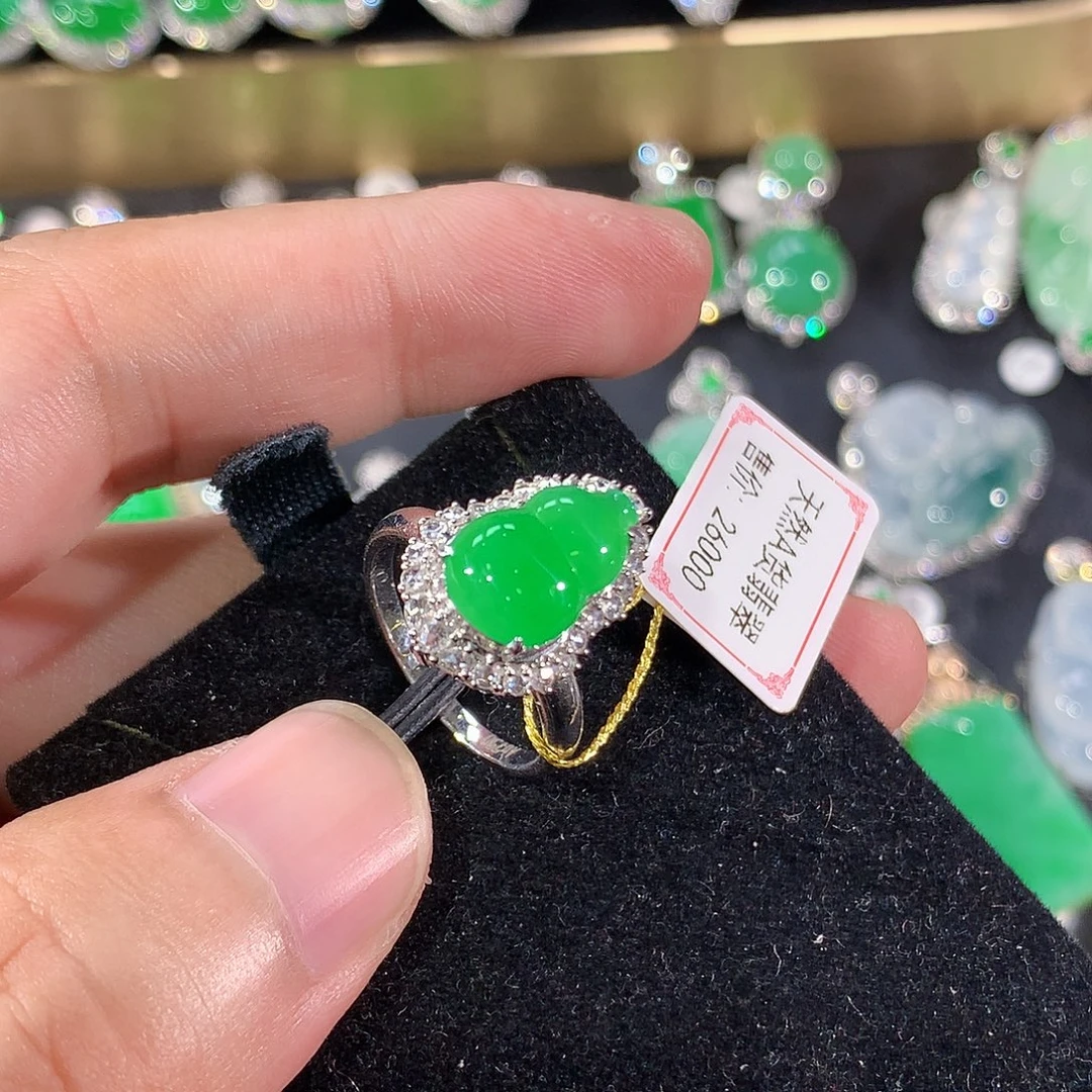 翡翠18K金镶嵌戒指