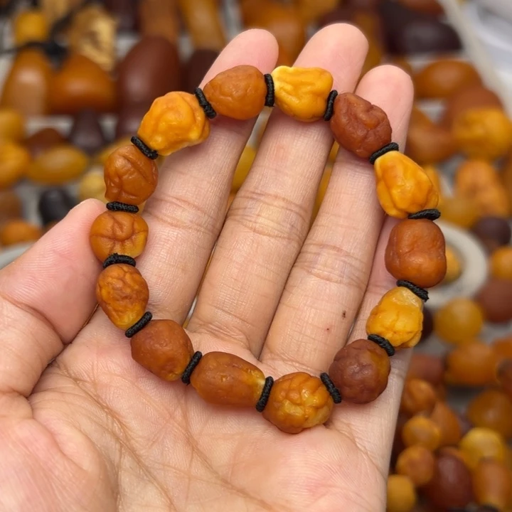 j***r琥珀未镶嵌颈饰天然蜜蜡