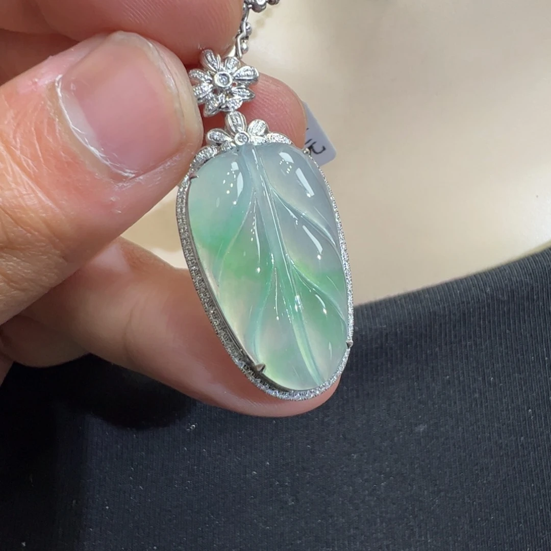 翡翠吊坠(不含链)18K金镶嵌