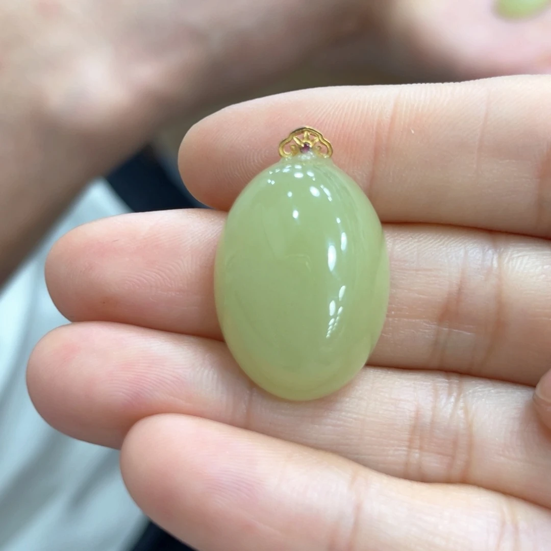 和田玉18K金镶嵌颈饰