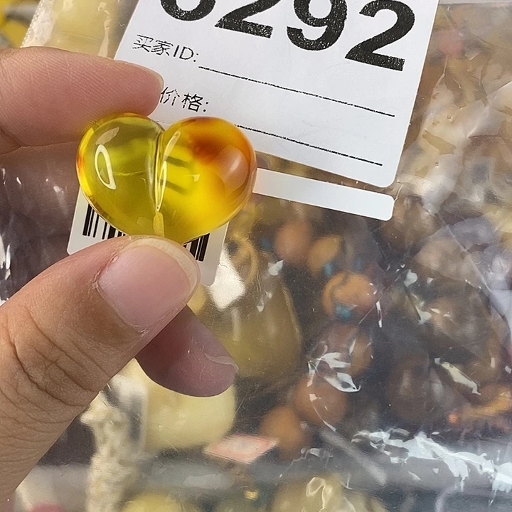 蜜蜡未镶嵌珠宝奇石