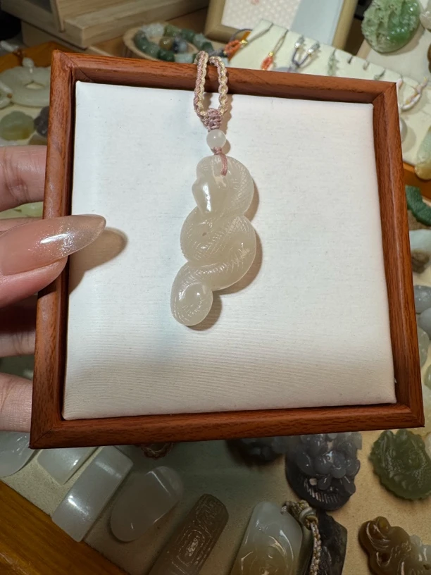 和田玉藕粉蛇挂件