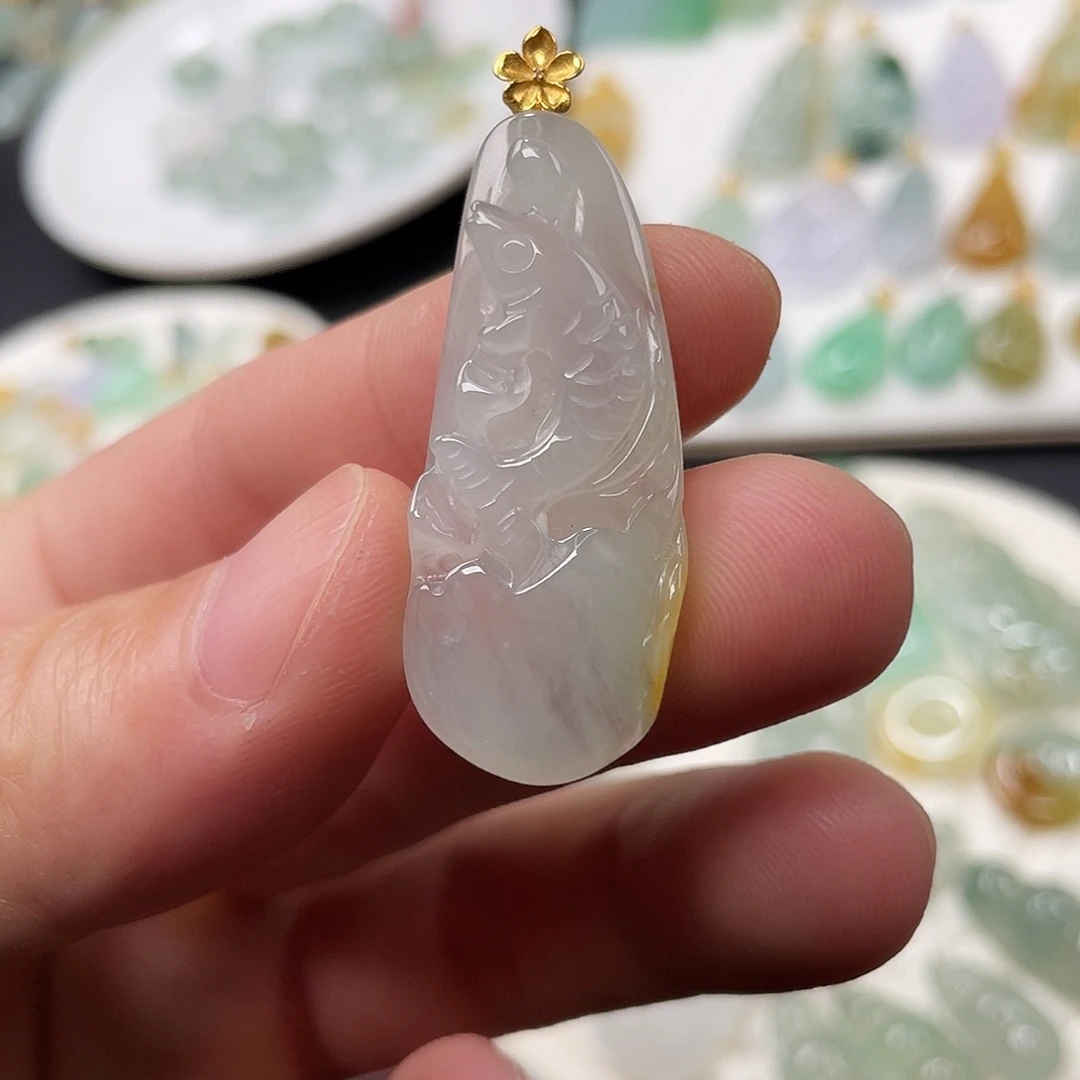 翡翠18K金镶嵌颈饰鱼