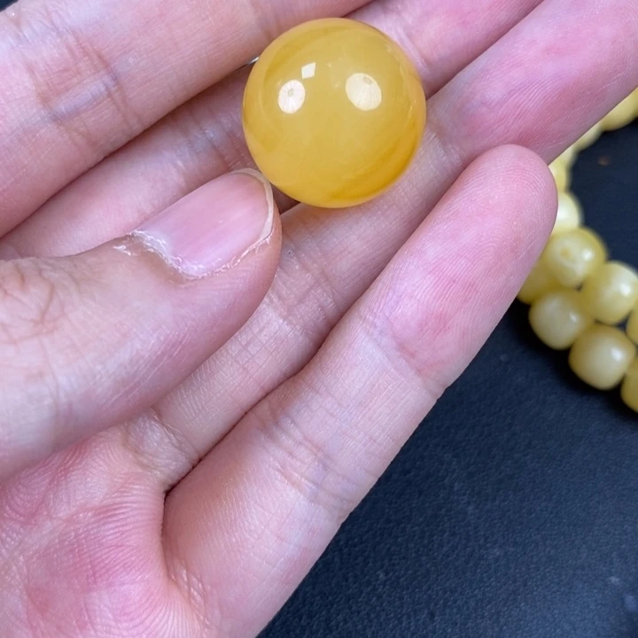 未镶嵌琥珀裸石黄阶全品26