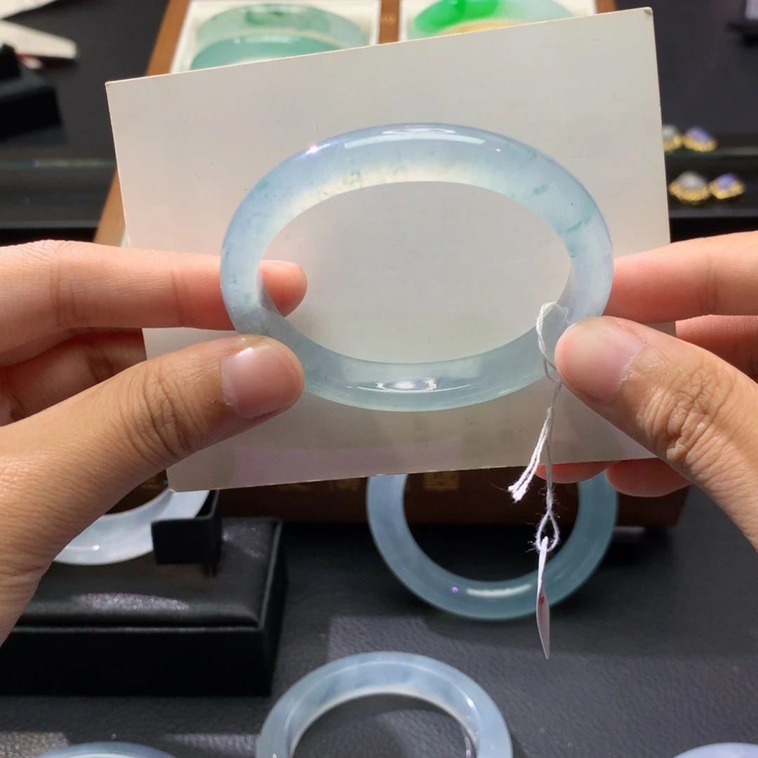 翡翠未镶嵌手镯贵妃