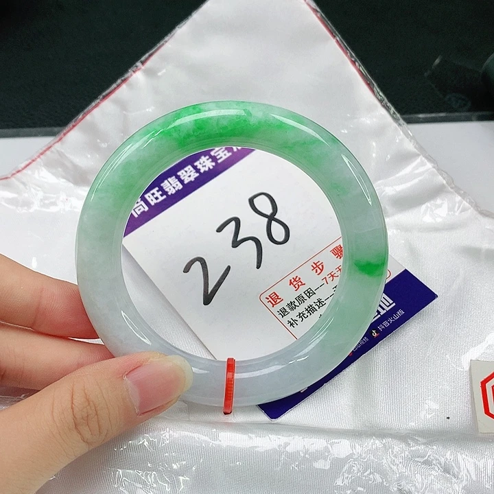翡翠手镯（圆镯）未镶嵌翡翠12