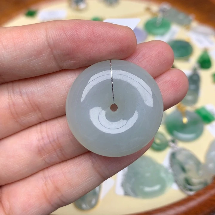 颈饰未镶嵌翡翠平安扣