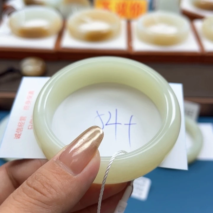 未镶嵌手镯和田玉