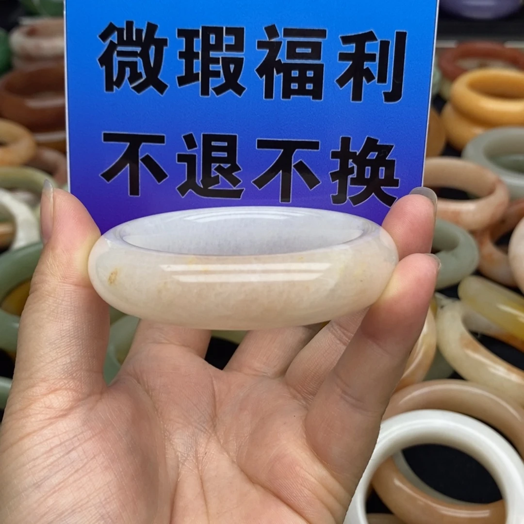 吃***吗石英质玉未镶嵌手镯
