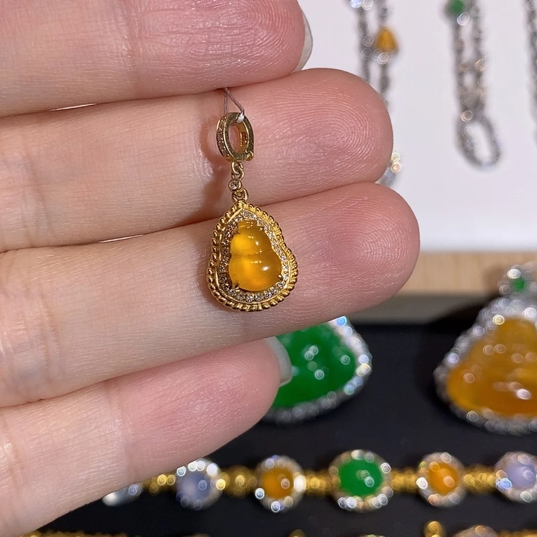 颈饰18K金镶嵌翡翠吊坠18k