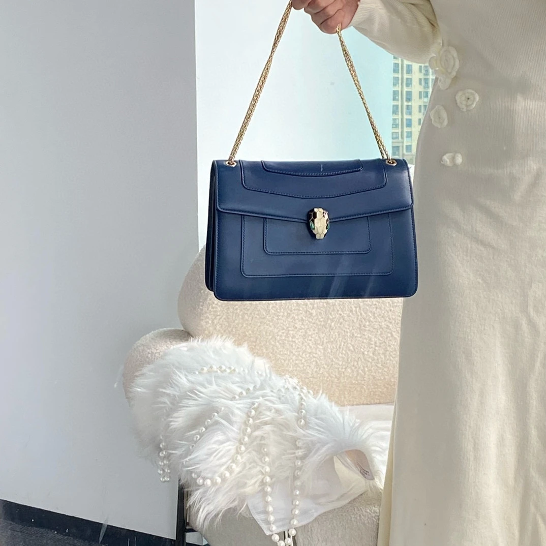 95新 BVLGARI/宝格丽 宝格丽深海蓝蛇头链条单肩包