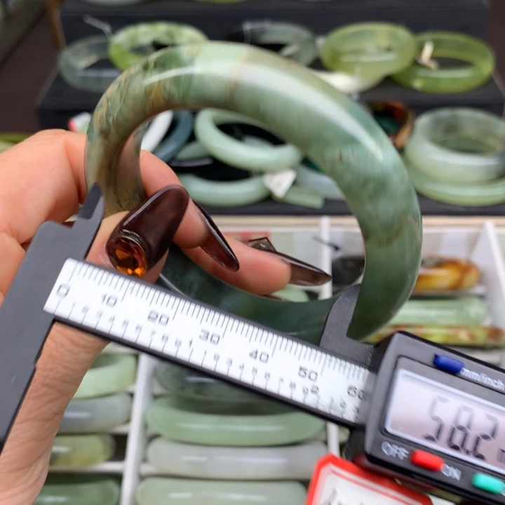 蛇纹石玉未镶嵌手镯551