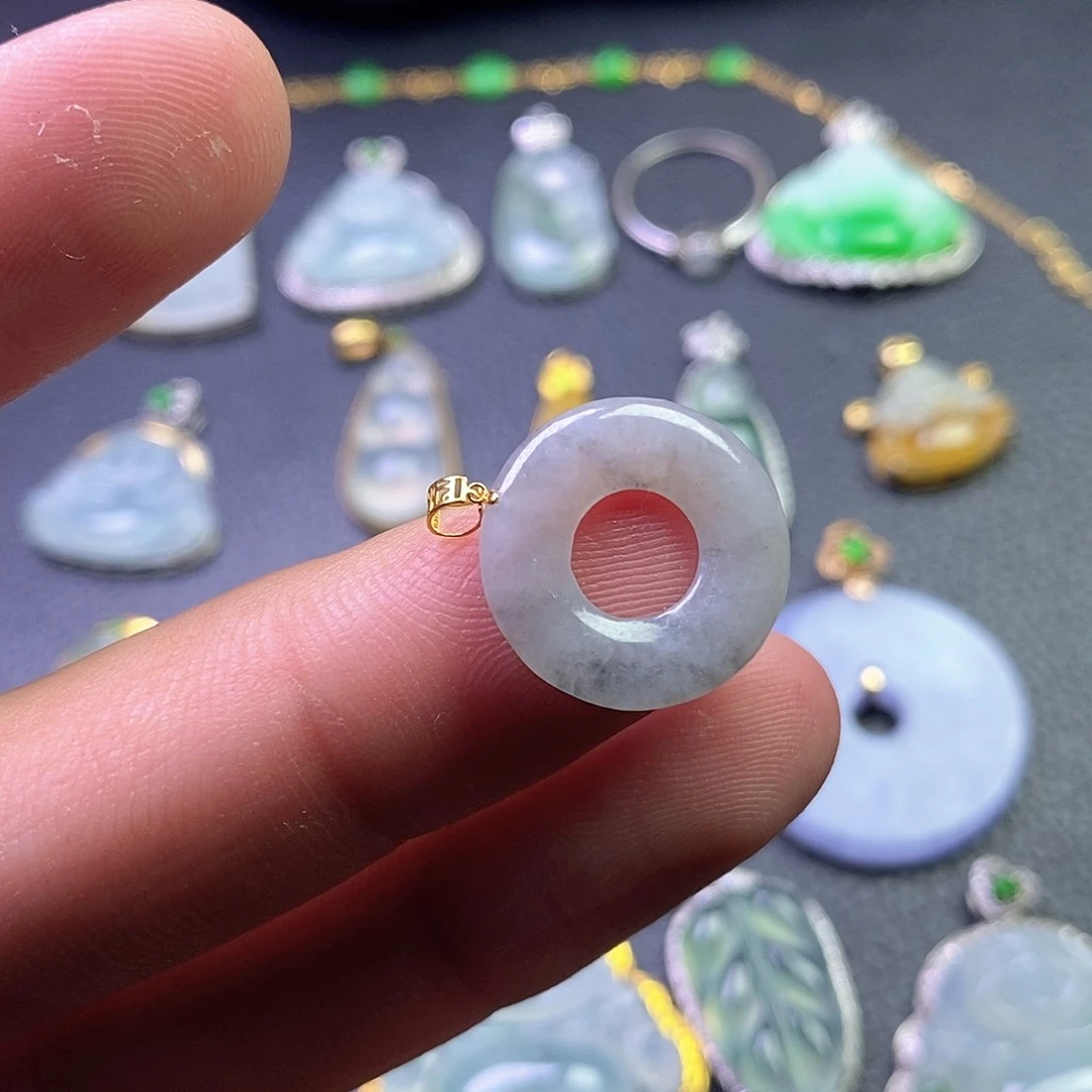 颈饰18K金镶嵌翡翠