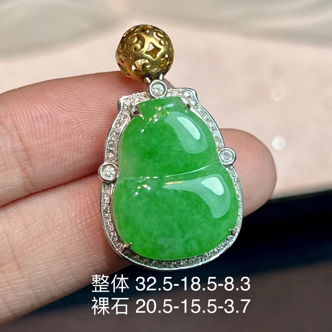 天然缅甸A货翡翠18k金镶嵌满绿饱满葫芦挂件