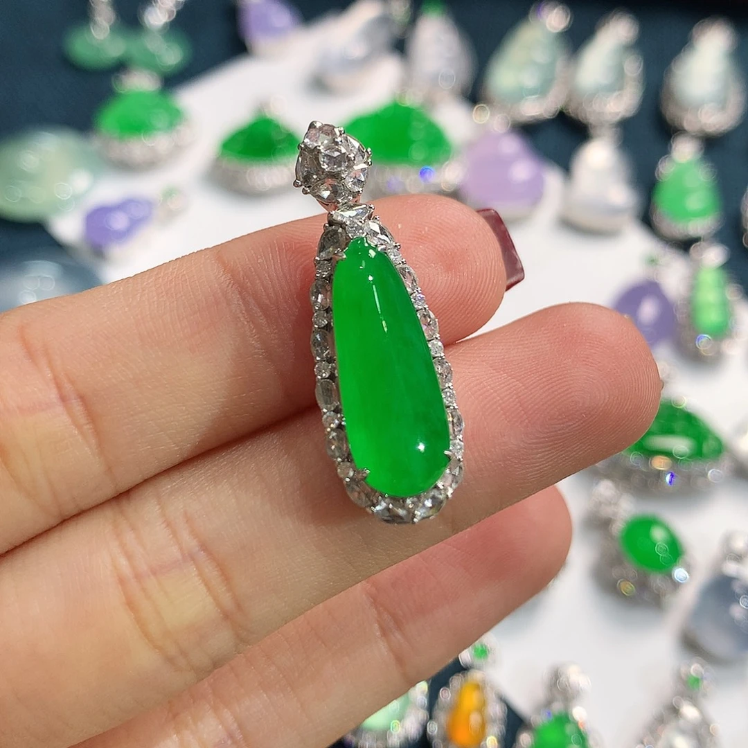 空***空翡翠18K金镶嵌颈饰