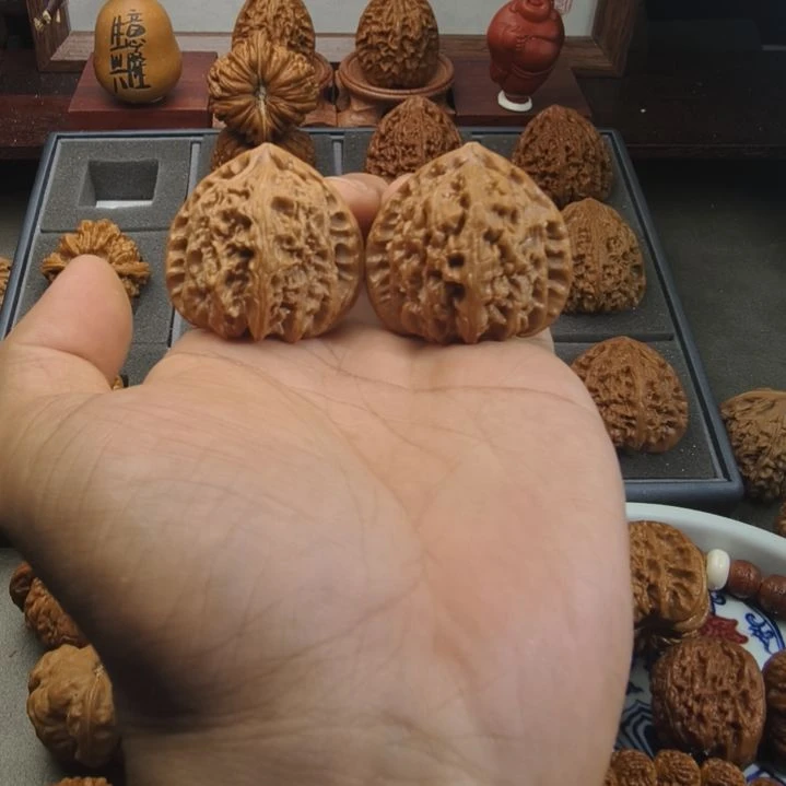 文玩核桃吊坠42三角白