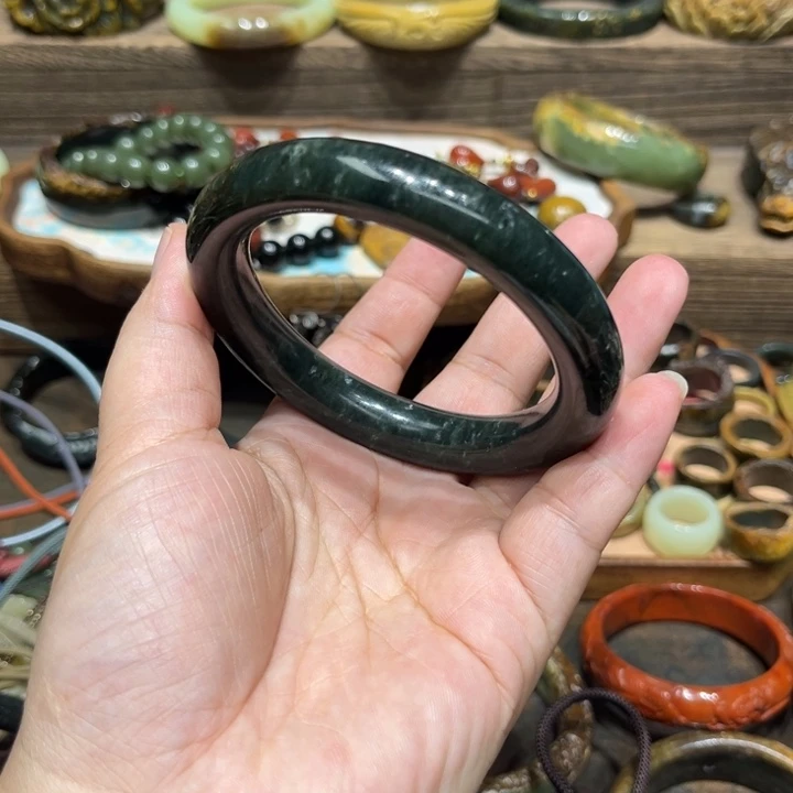 岫岩河磨玉（透闪石质玉）未镶嵌手镯