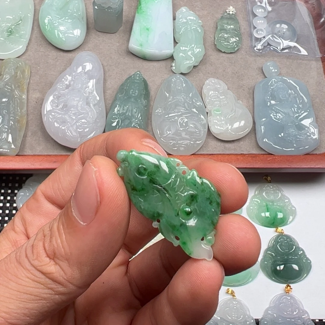 翡翠未镶嵌颈饰翡翠鱼