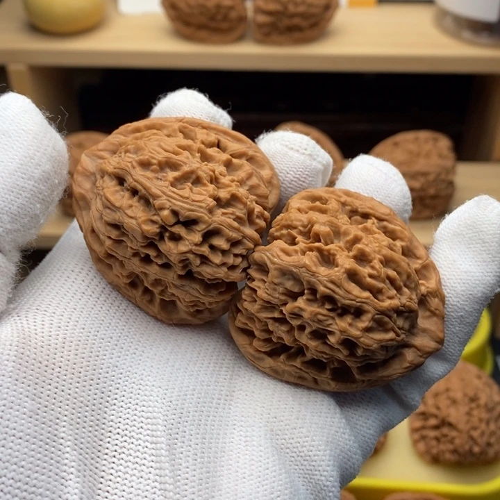 吊坠文玩核桃正三角凹底毕业微动刀44尺1206