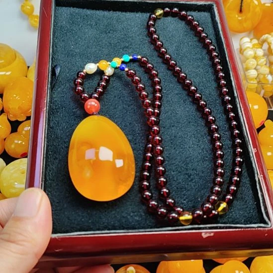 蜜蜡吊坠(赠链)未镶嵌