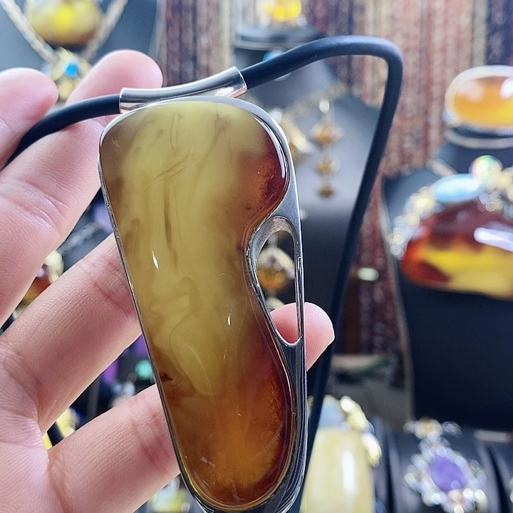 琥珀颈饰银S925镶嵌吊坠