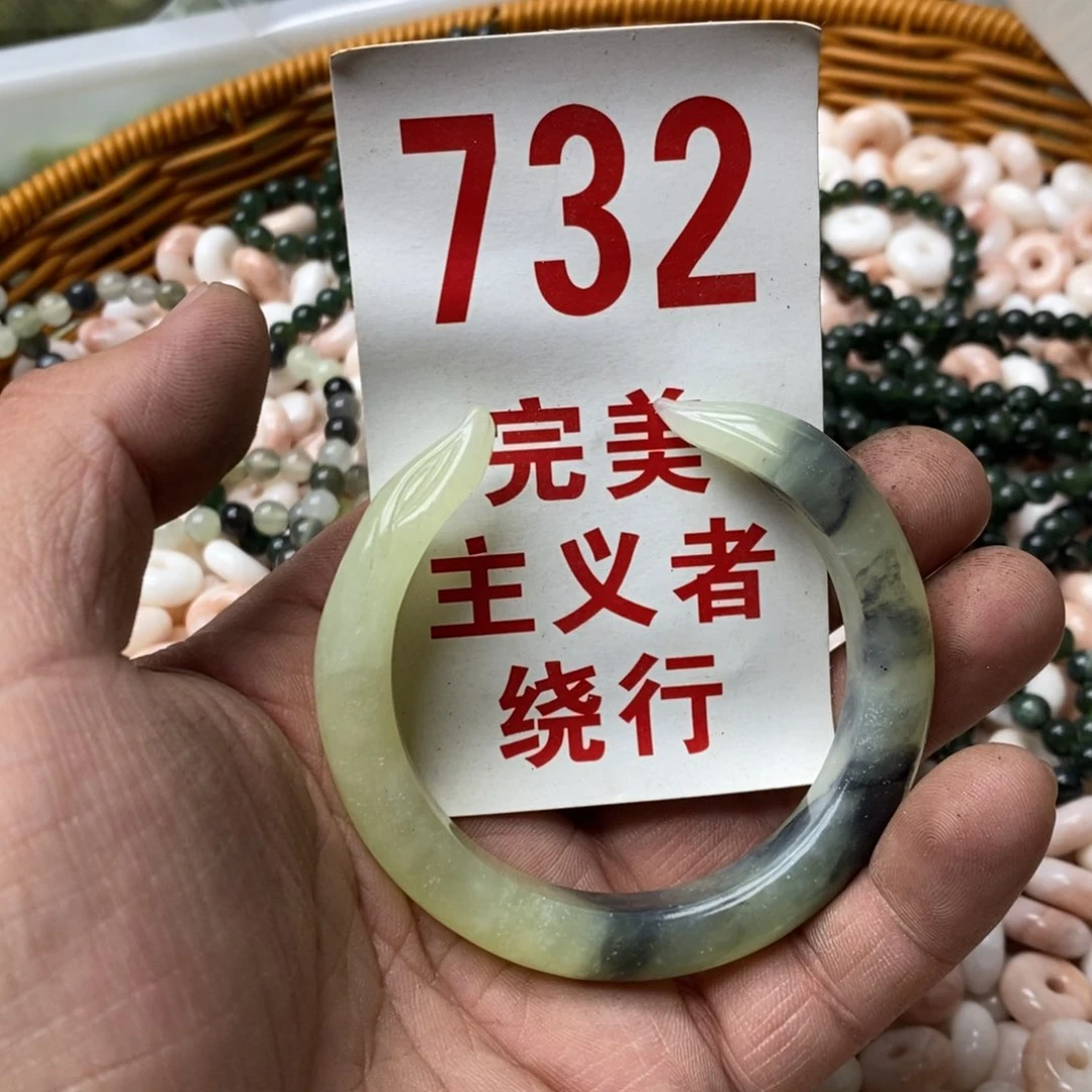 蛇纹石玉挂坠未镶嵌