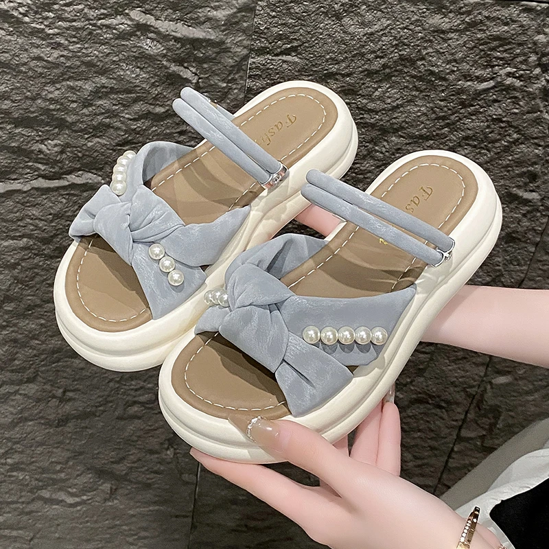 厚底凉拖鞋女2025夏季新款仙女风外穿网红百搭珍珠蝴蝶结一字拖鞋