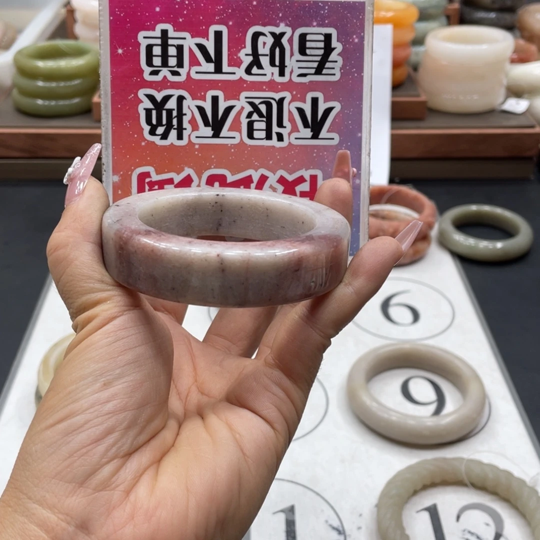 希***毅石英质玉未镶嵌手镯