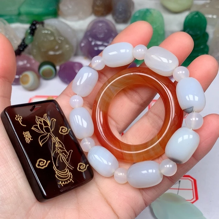 玛瑙/玉髓颈饰未镶嵌百****达