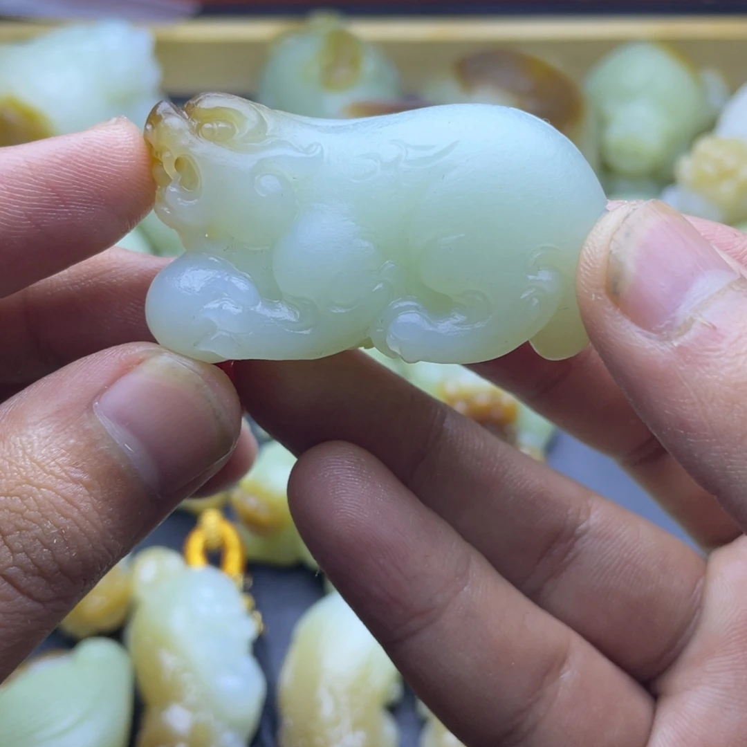 和田玉（糖玉）未镶嵌颈饰