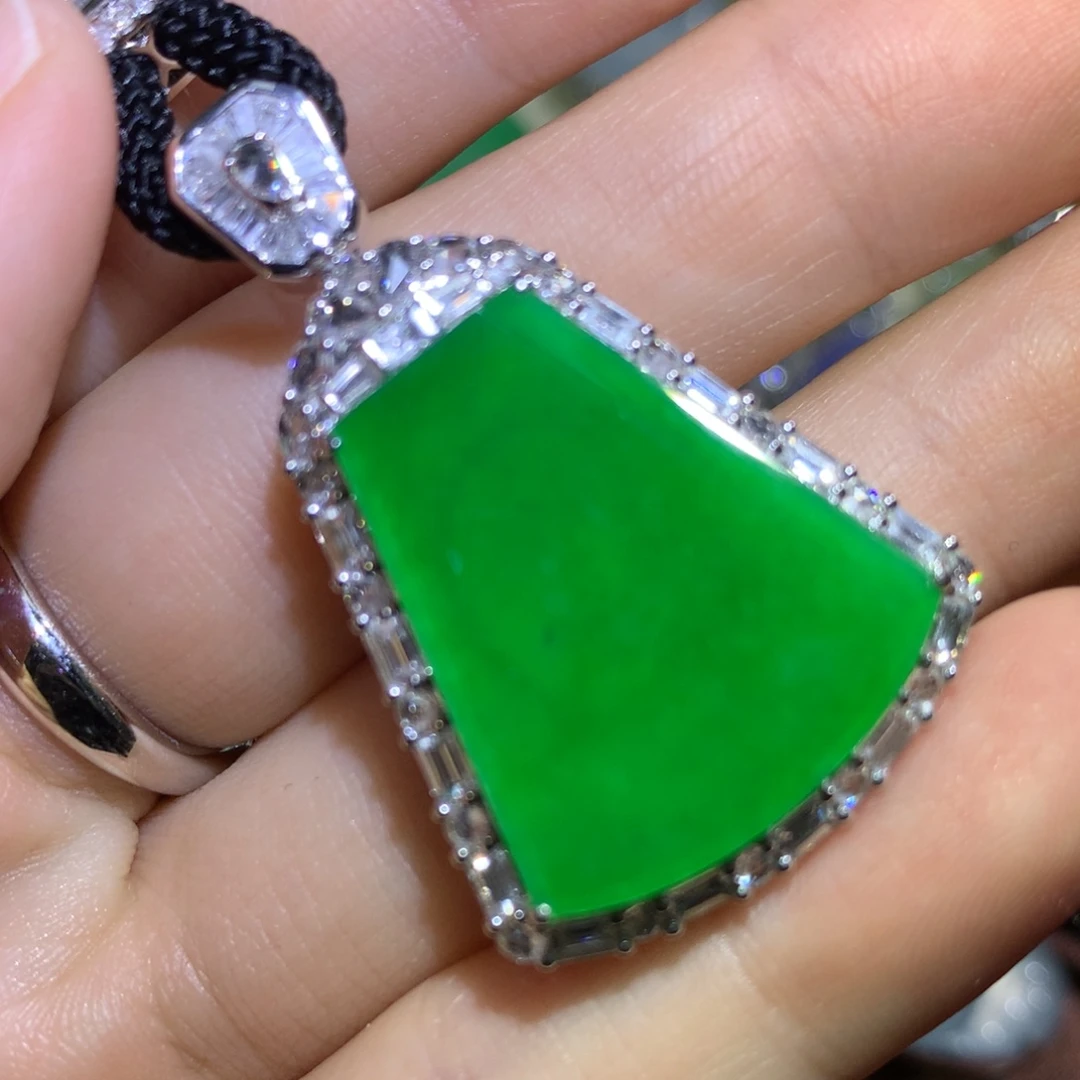 翡翠颈饰18K金镶嵌?**Y无事牌