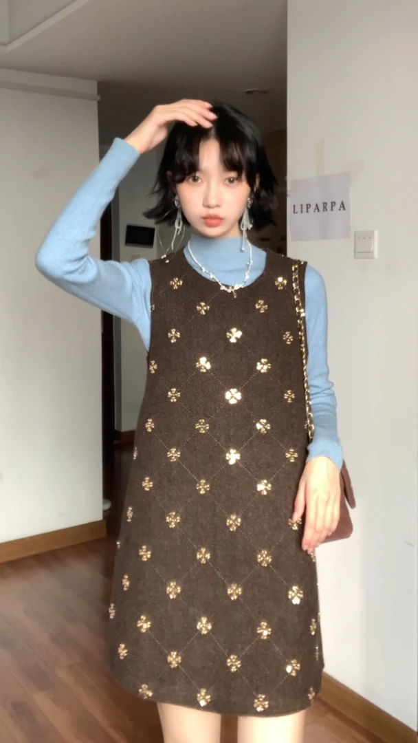 2025秋冬新款女韩系半高领打底衫叠穿重工亮片背带裙背心连衣裙