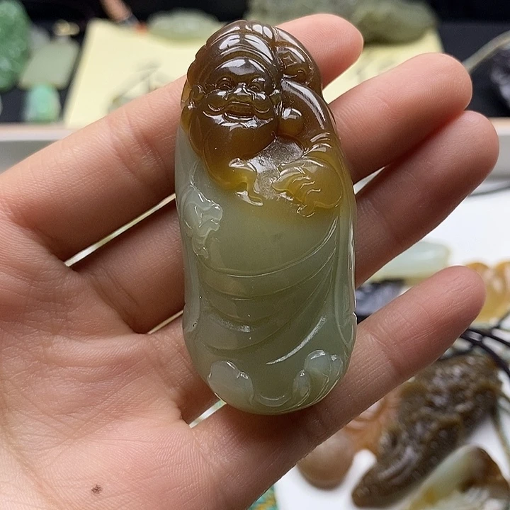 颈饰未镶嵌和田玉静**。