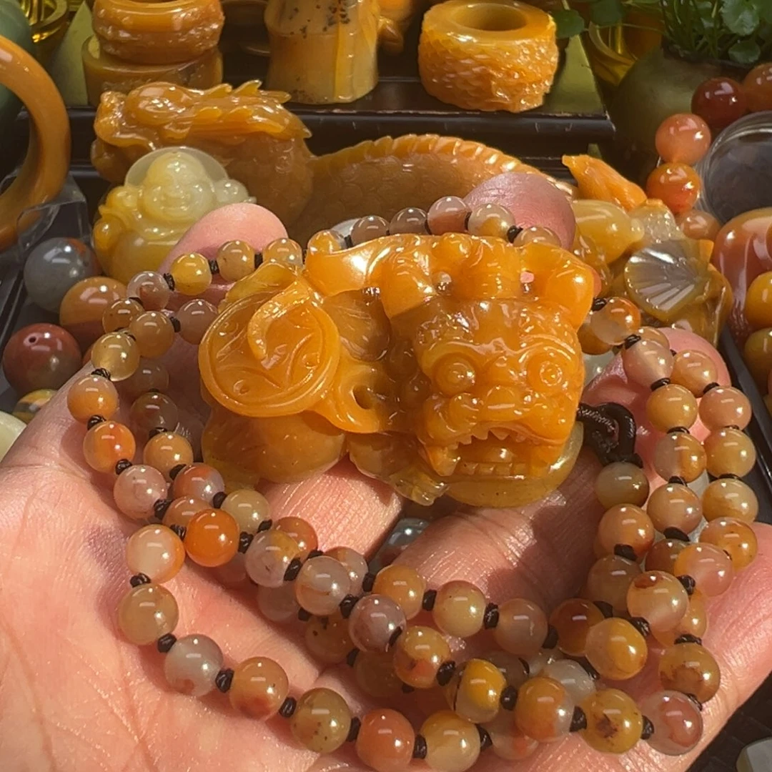 石英质玉未镶嵌颈饰