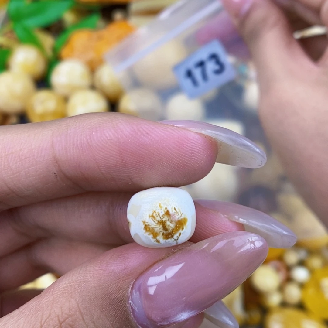 未镶嵌琥珀珠宝奇石月***.