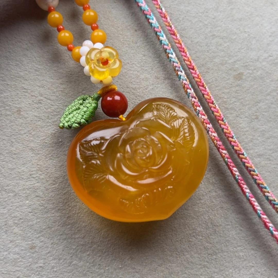 蜜蜡未镶嵌颈饰玫瑰花爱心