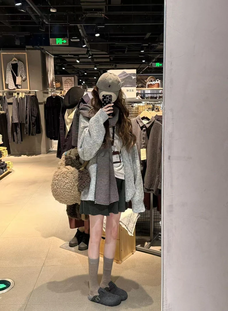 2025秋季新款灰色软糯连帽毛衣开衫女韩系慵懒风针织上衣百搭半裙