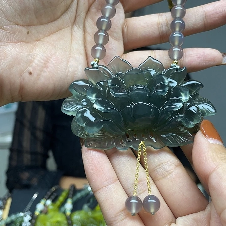 龙***儿蛇纹石玉未镶嵌颈饰