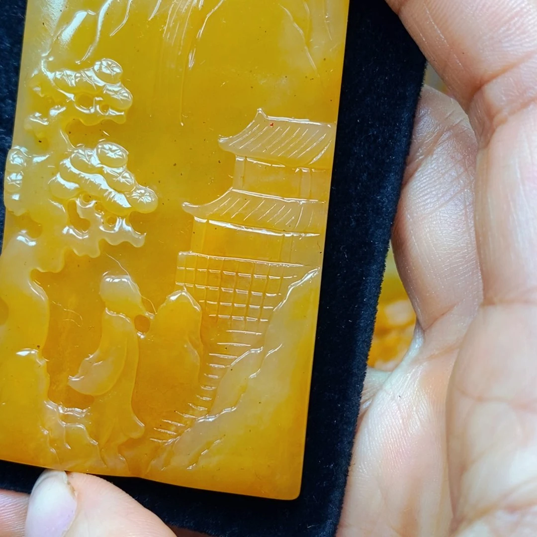 未镶嵌石英质玉（黄龙玉）颈饰