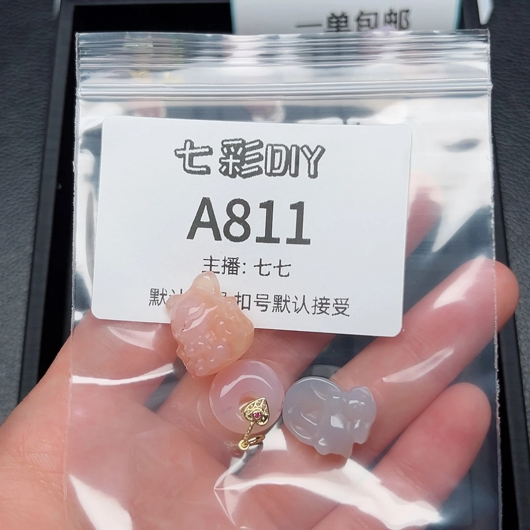 玛瑙/玉髓颈饰合金刘**妇