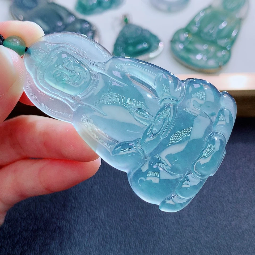 翡翠挂件未镶嵌翡翠