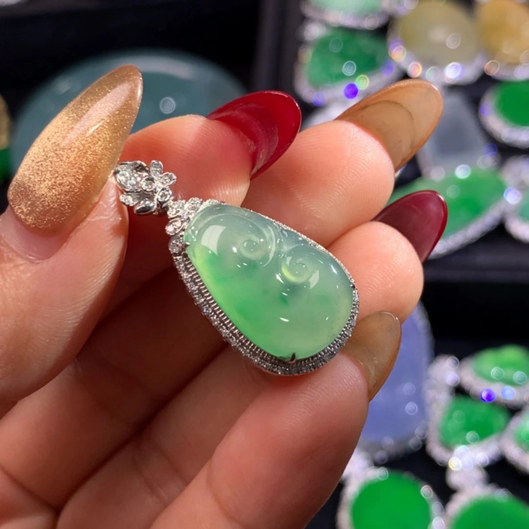 翡翠挂件18K金镶嵌?**Y如意