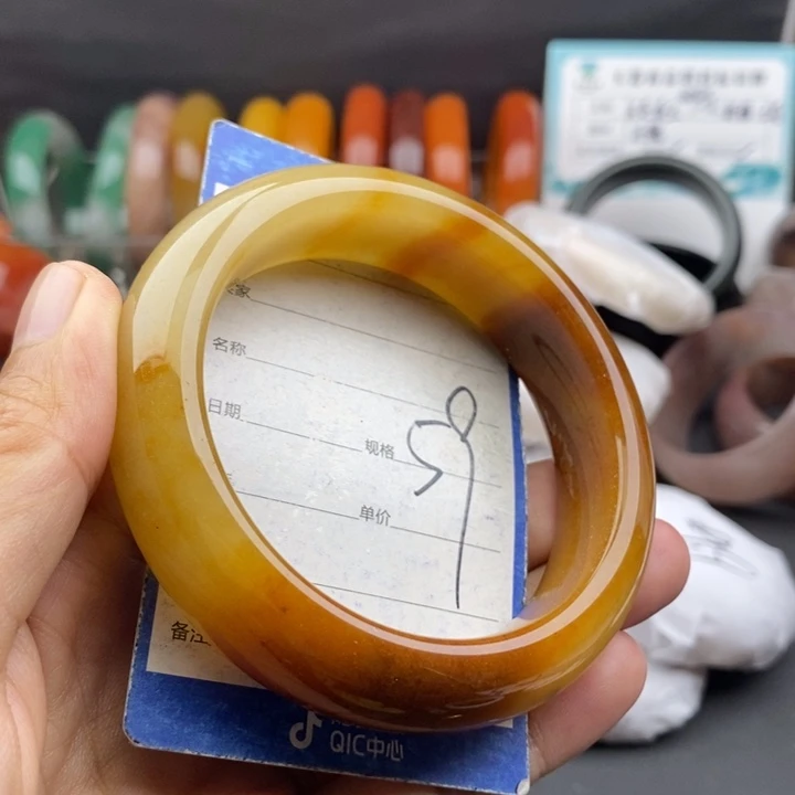 未镶嵌手镯石英质玉