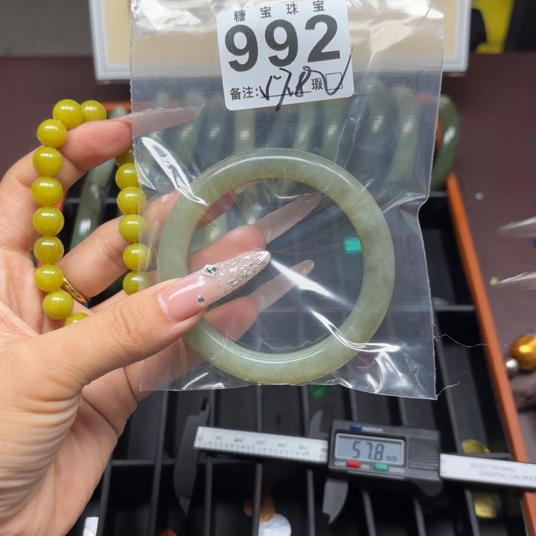 糖***子蛇纹石玉未镶嵌手镯
