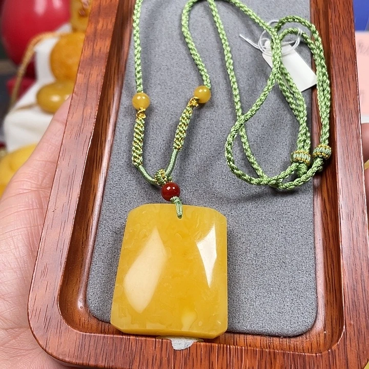 蜜蜡未镶嵌颈饰焦皮料无事牌