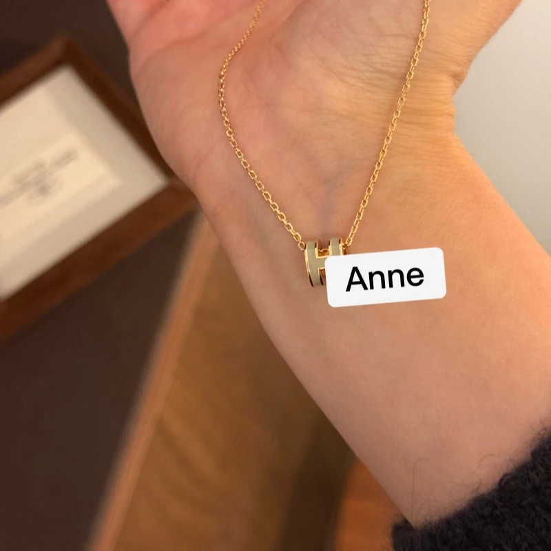 钛钢项链 【X588】轻奢小号奶茶色H字母滴釉时尚项链